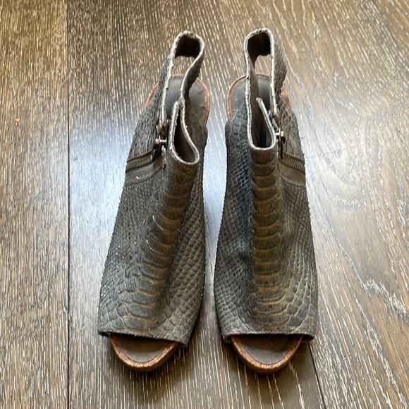 Heels - Picture 2 of 7